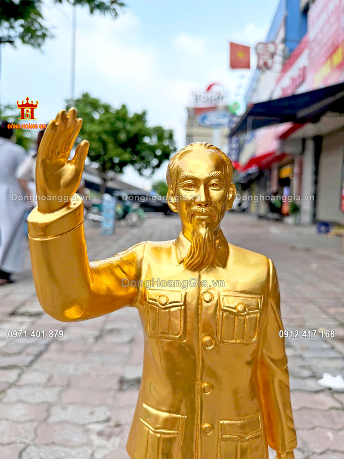 Từng đường nét trên pho tượng được chế tác tỉ mỉ và tinh xảo